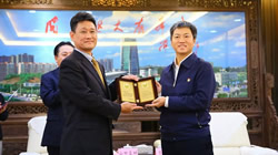 【集團新聞】助力長沙建設(shè) 住友橡膠高層獲“星沙友誼獎”